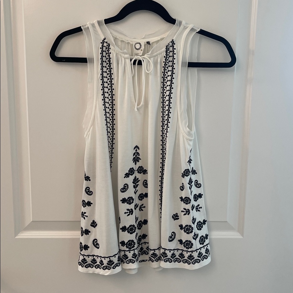 Anthropologie White Sleeveless Top with Black Embroidery/knit/Boho